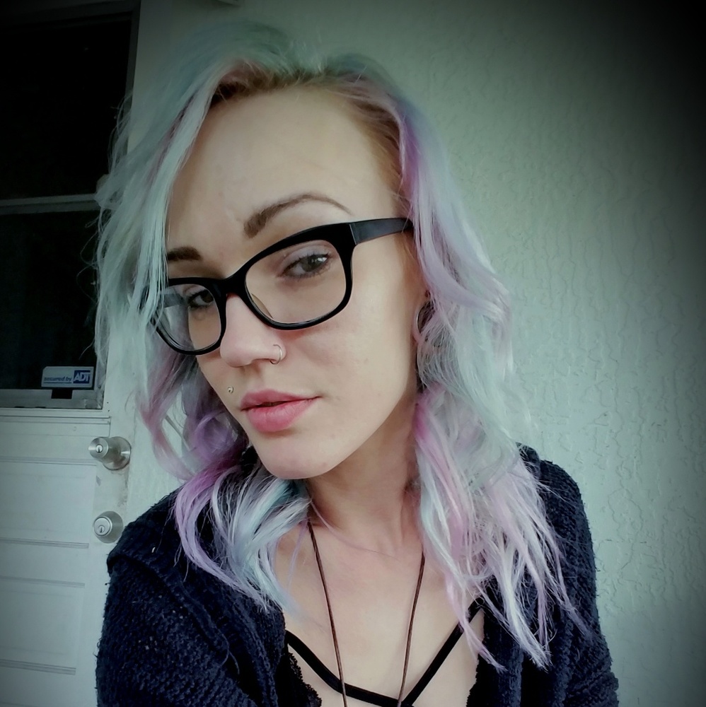 Meet your Posher, April